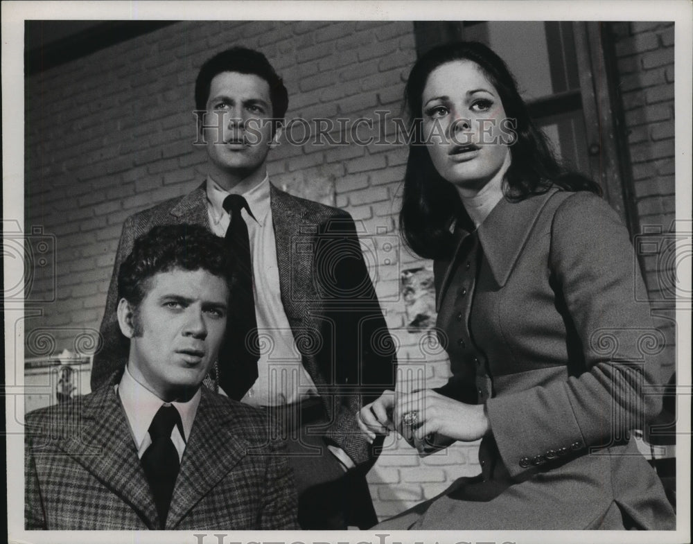 1970 Press Photo Actor Robert Foxworth with Natalie Wood and unknown person - Historic Images