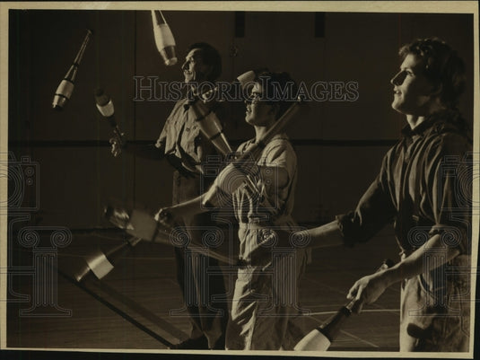 1989, Jugglers at Milwaukee's Friends Mime Theater, Wisconsin - Historic Images
