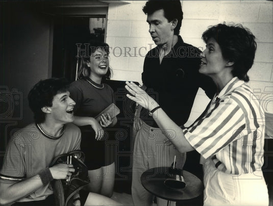 1986 Press Photo Cast members of Friends Mime Theater Cream City Semi-Circus. - Historic Images