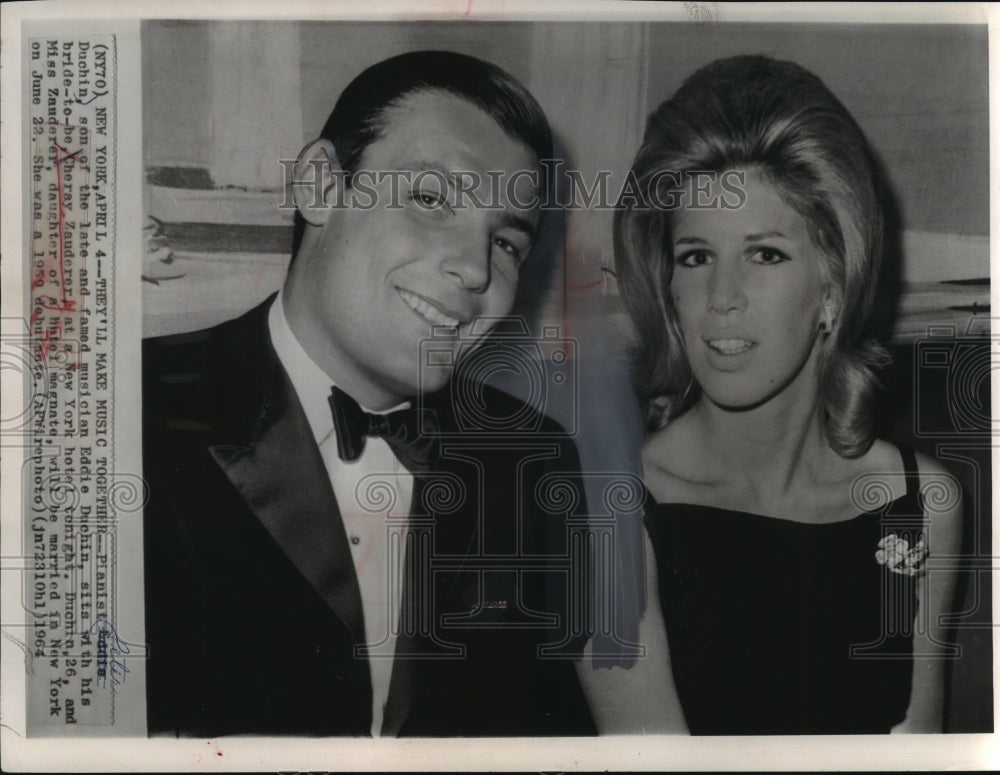 1964 Press Photo Pianist Peter Duchin & fiancee Cheray Zauderer, New York - Historic Images
