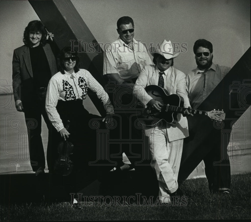 1990 Press Photo Dusty Drapes and his Shades of Swing band to play in Milwaukee - Historic Images