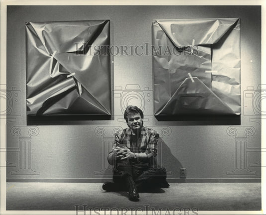 1986, Painter Yjro Edelmann & his illusionistic canvas Posner Gallery - Historic Images