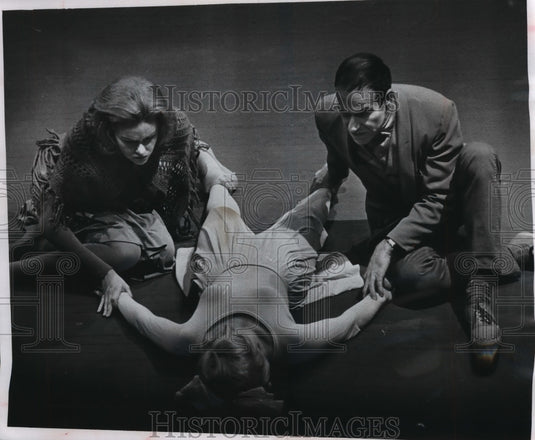 1963, Patricia O'Connell, Joseph Leon, Ann Lynn, A Thurber Carnival - Historic Images