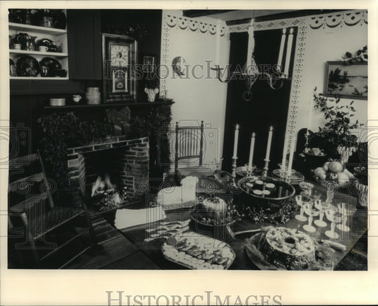 1987, Author Mary Emmerling's dining room, decorated for the season - Historic Images