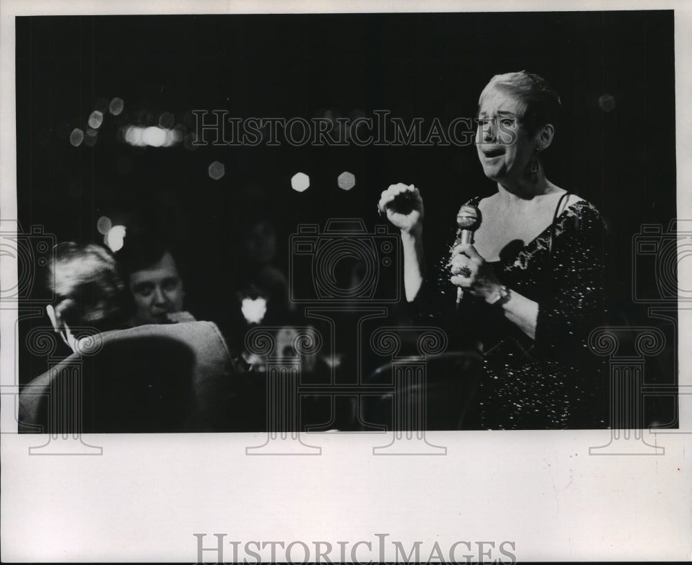 1971, Singer Helen Forrest At The Pfister - mjp15698 - Historic Images