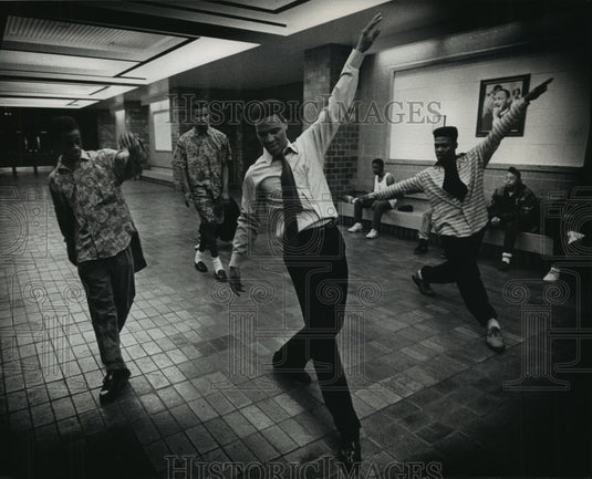 1989, dancer Frank Gatson Jr & students practice "Dreamgirls" routine - Historic Images