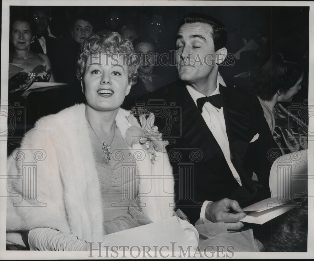 1952 Press Photo Actress Shelley Winters &amp; husband Wittorio Gassman - mjp15732 - Historic Images