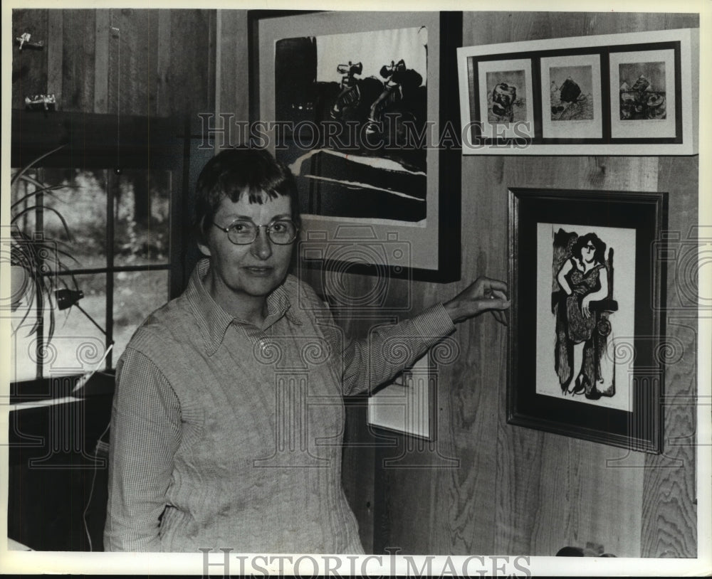 1981, Artist Colleen Garvey Next To Artwork In Wisconsin - mjp15749 - Historic Images