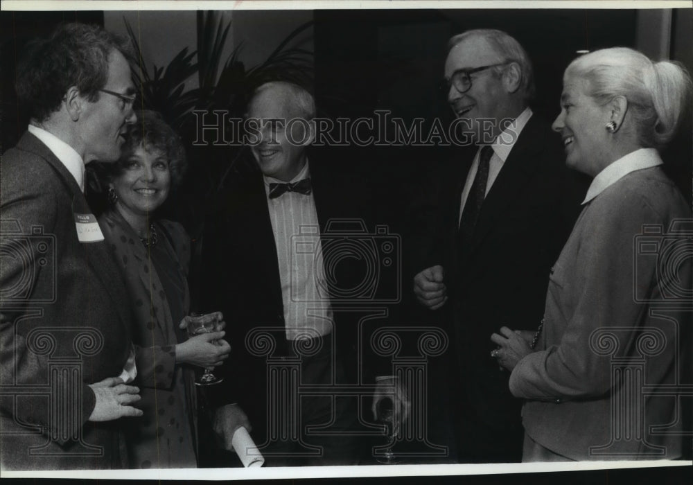 1990 Press Photo President of NBC new division Michael Gartner with others.- Historic Images