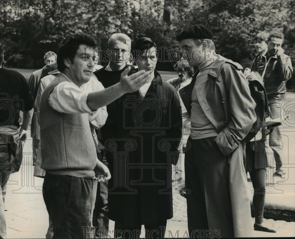 1987, Stephen Frears directs his cast of Prick Up Your Ears - Historic Images