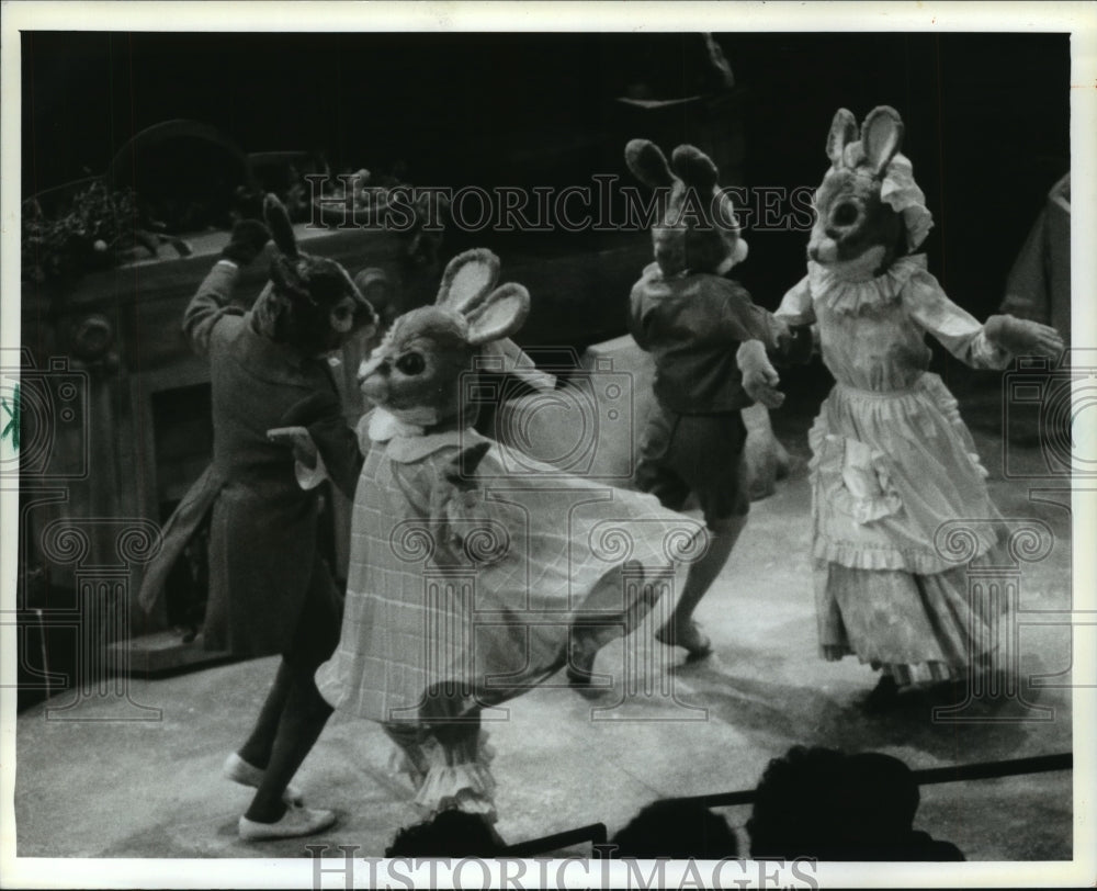 1993 Press Photo Characters dance in &quot;Beatrix Potter&#39;s Christmas.&quot; - mjp15800 - Historic Images