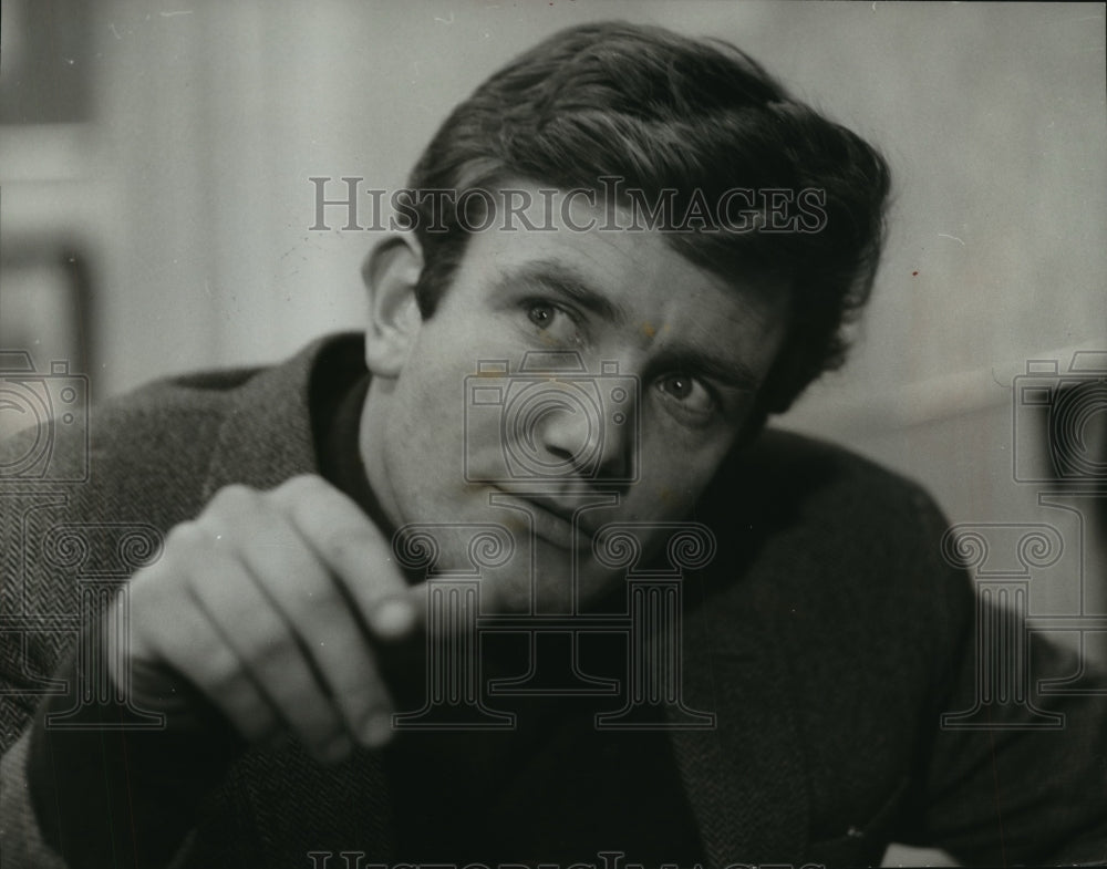 1967, Actor Albert Finney filming in France - mjp15831 - Historic Images