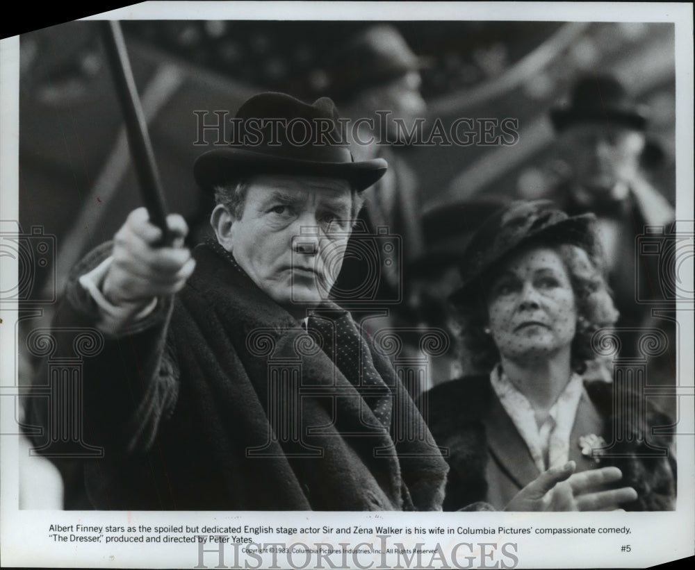 1984, Actor Albert Finney &amp; Zena Walker in &quot;The Dresser&quot; - mjp15838 - Historic Images