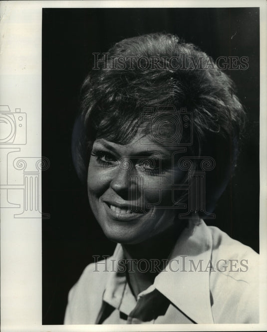 Press Photo Judy Marks, executive with Acacia Realty Co. - mjp15874 - Historic Images