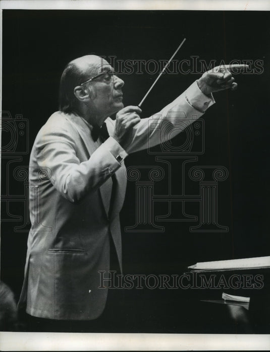 1974 Press Photo John Green, guest conductor at the Milwaukee Symphony - Historic Images