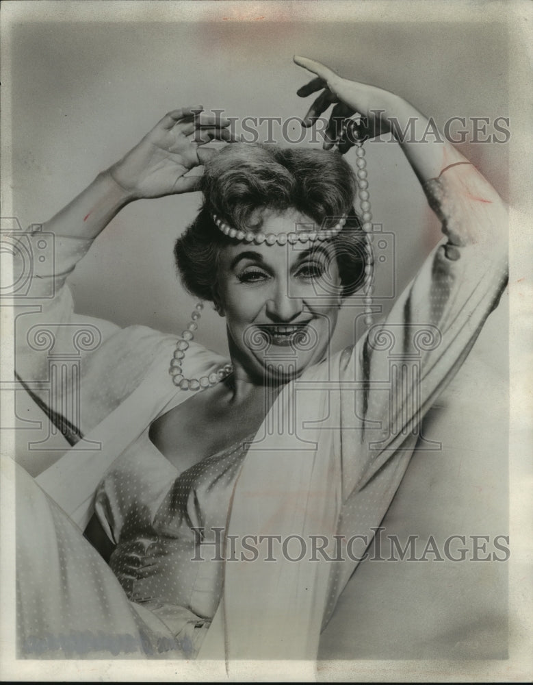1958, Comedienne Hermione GIngold in musical "Gigi" - mjp16014 - Historic Images