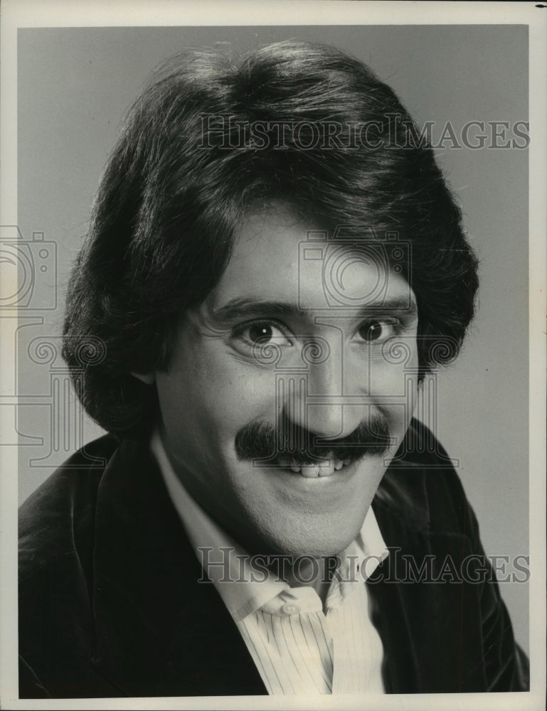 1977 Press Photo Ken Gilman stars in romantic comedy "Loves Me, Loves Me Not" - Historic Images