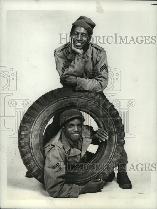 1973 Press Photo Stu Gilliam and Hilly Hicks star on Roll Out!, on CBS. - Historic Images