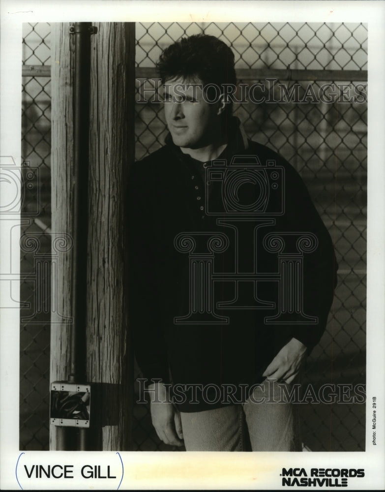 1991, Vince Gill, country singer, songwriter and musician. - Historic Images