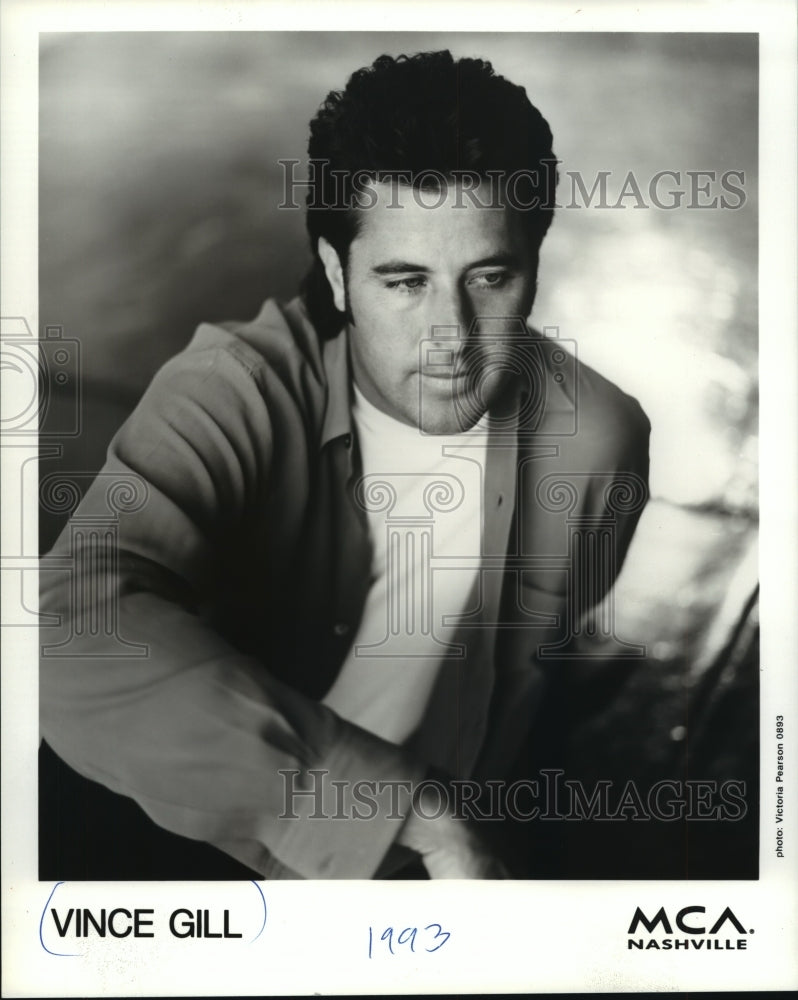 1993, Vince Gill, country singer, songwriter and musician. - Historic Images