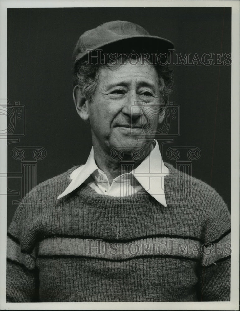 1974 Press Photo Jack Gilford after retiring gets new job on &quot;Captain Kangaroo&quot; - Historic Images