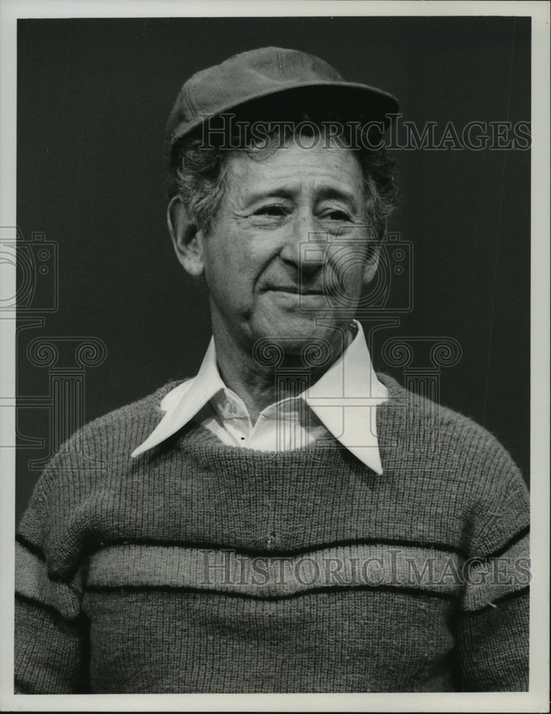 1974 Press Photo Jack Gilford after retiring gets new job on "Captain Kangaroo" - Historic Images