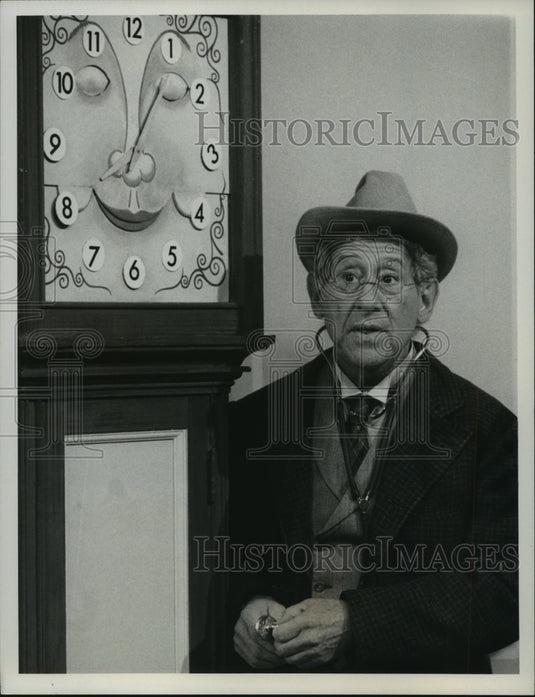 1977, Jack Gilford returns as a special guest on "Captain Kangaroo." - Historic Images