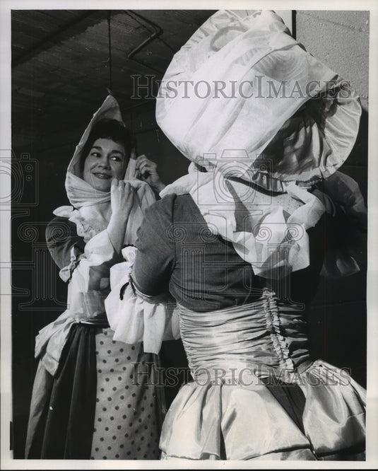 1962, Milwaukee actress Betty Gilchrist in "Cosi Fan Tutte" opera. - Historic Images