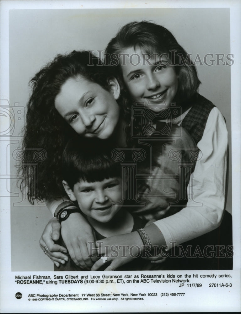 1989, "Roseanne" stars Michael Fishman, Sara Gilbert & Lecy Goranson - Historic Images