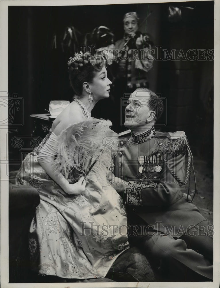 1955, Joan Greenwood, Cyril Ritchard in &quot;The King and Mrs. Candle&quot; - Historic Images