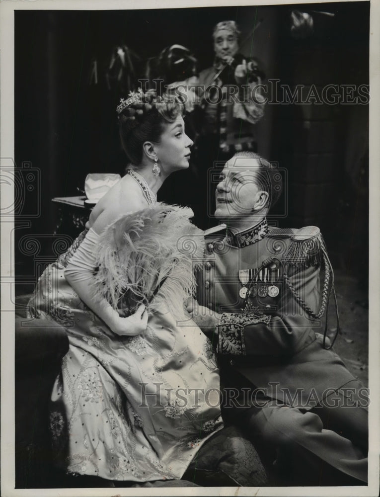 1955, Joan Greenwood, Cyril Ritchard in "The King and Mrs. Candle" - Historic Images