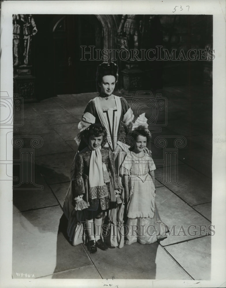 1949, Joan Greenwood and children in &quot;Saraband&quot; - mjp16279 - Historic Images