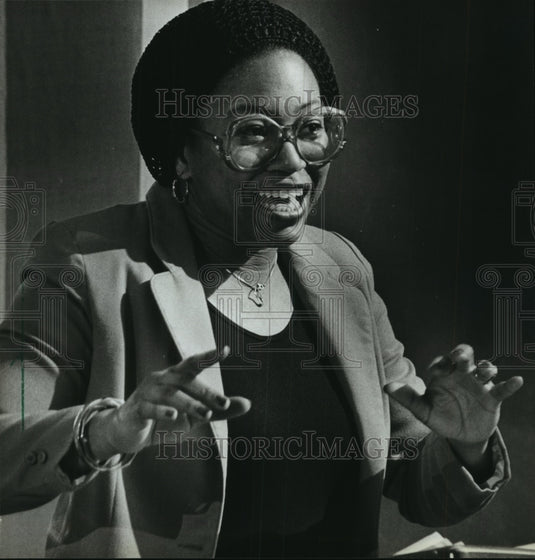 1983 Press Photo Theater instructor Dorothy Travis Green. - mjp16292 - Historic Images