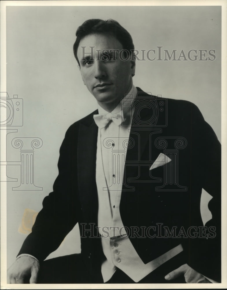 1988, Neal Gittleman debuts as Milwaukee&#39;s associate conductor. - Historic Images