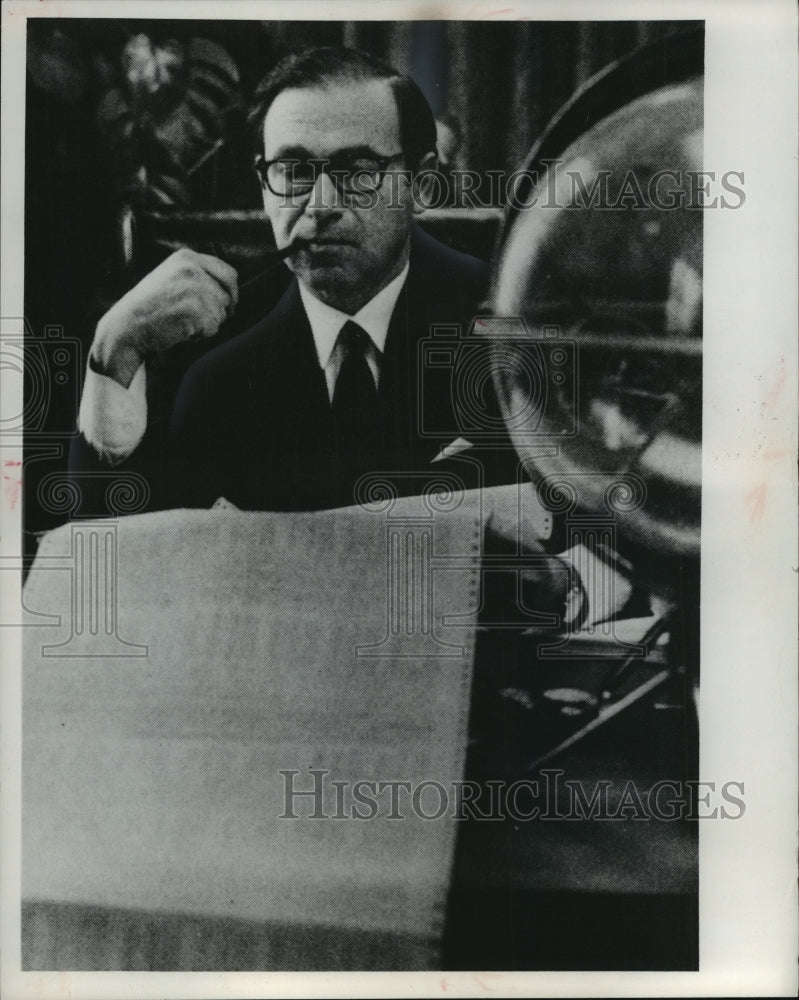 1975 Press Photo Bernard Gittleson, author of Biorhythm: A Personal Science. - Historic Images