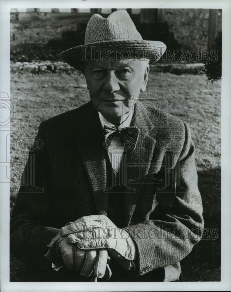 1981 Press Photo Sir John Gielgud stars in Seven Dials Mystery, on PBS. - Historic Images