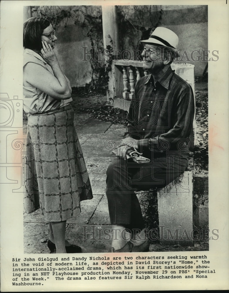 1971, Sir John Gielgud & Dandy Nichols in "Home" - mjp16387 - Historic Images