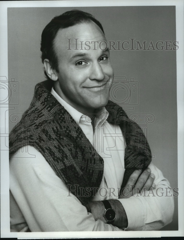 1985 Press Photo Louis Giambalvo starring in new comedy &quot;Oh Madeline&quot; - Historic Images