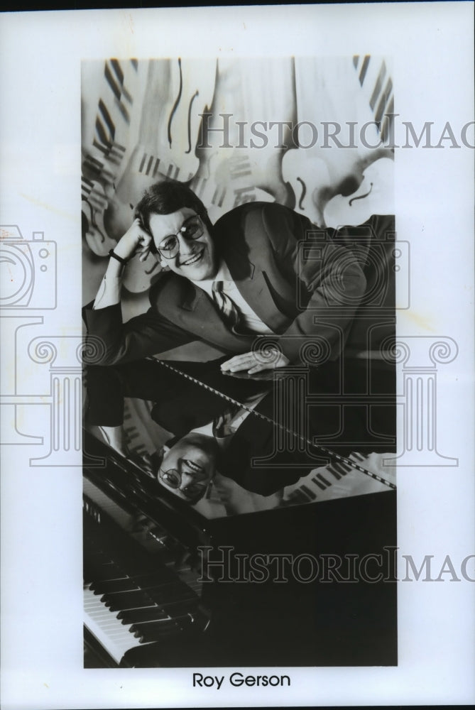 1992, Roy Gerson: tasteful talent --- his reflection on top of piano - Historic Images