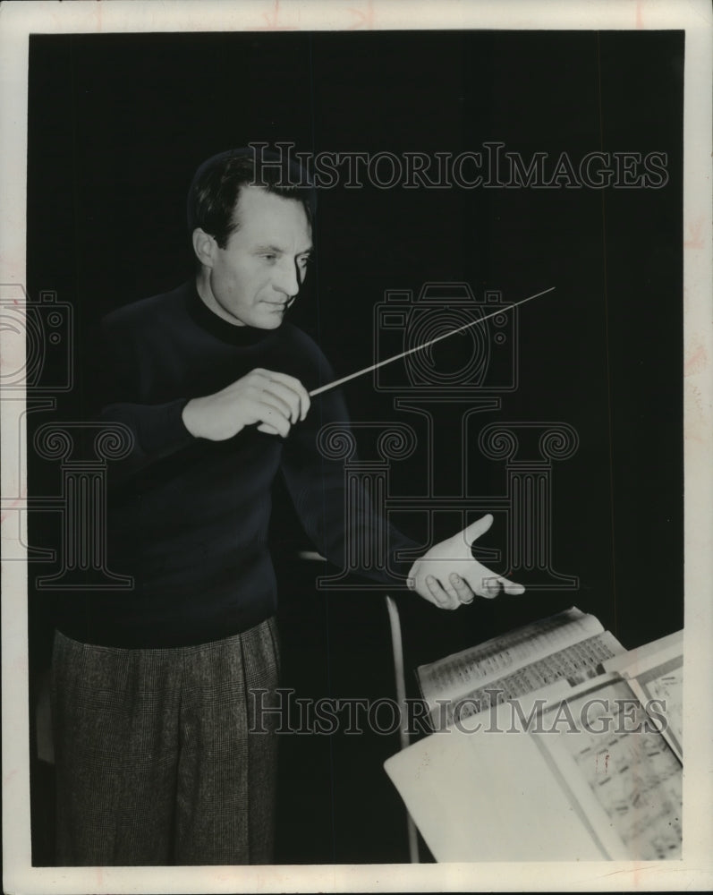 1962 Press Photo Guest conductor Carlo Maria Giulini - mjp16435 - Historic Images