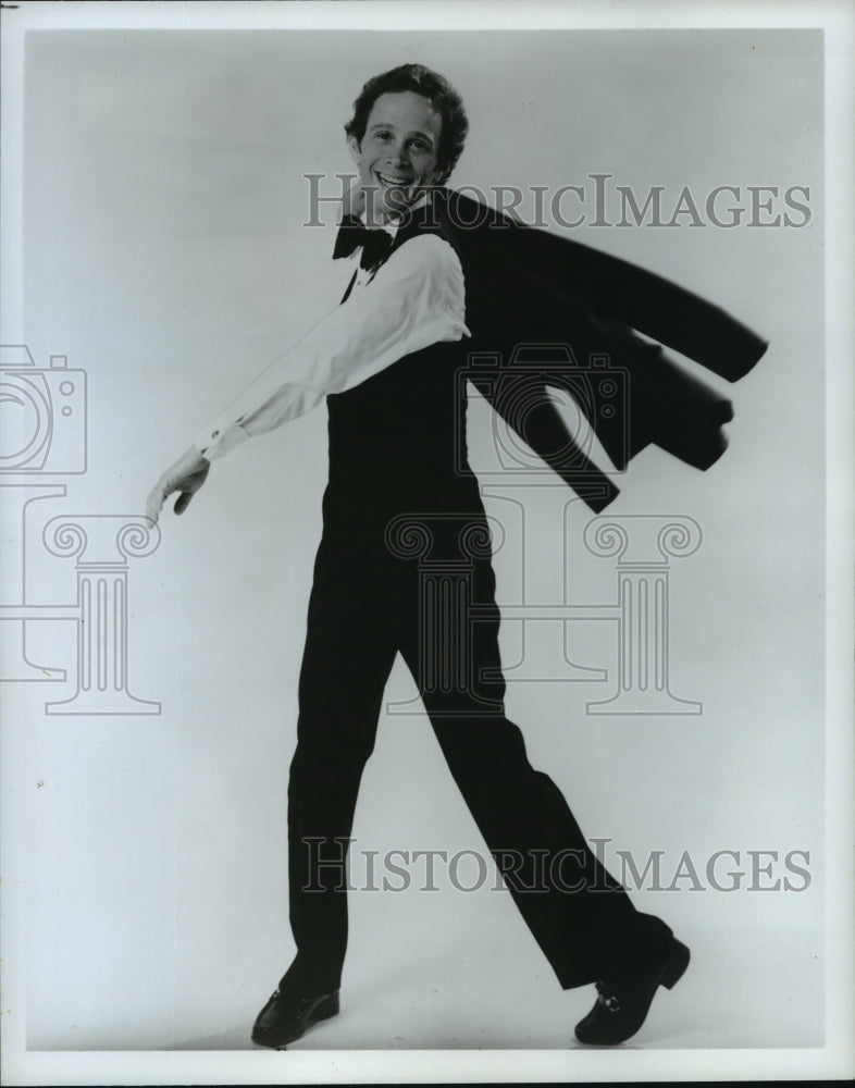 1982, Joel Grey, actor, singer, dancer, and photographer. - mjp16513 - Historic Images