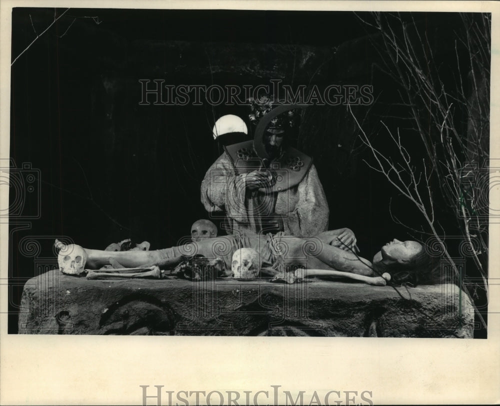 1985 Press Photo England-Exhibit at The London Dungeon. - mjp16820-Historic Images