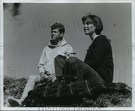 1971 Press Photo Gary Grimes and Jennifer O'Neill in scene from "Summer o '42"-Historic Images