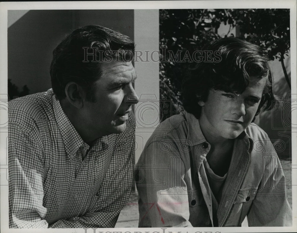 1970, &quot;Headmaster&quot; Andy Griffith counsels a student, Butch Patrick. - Historic Images