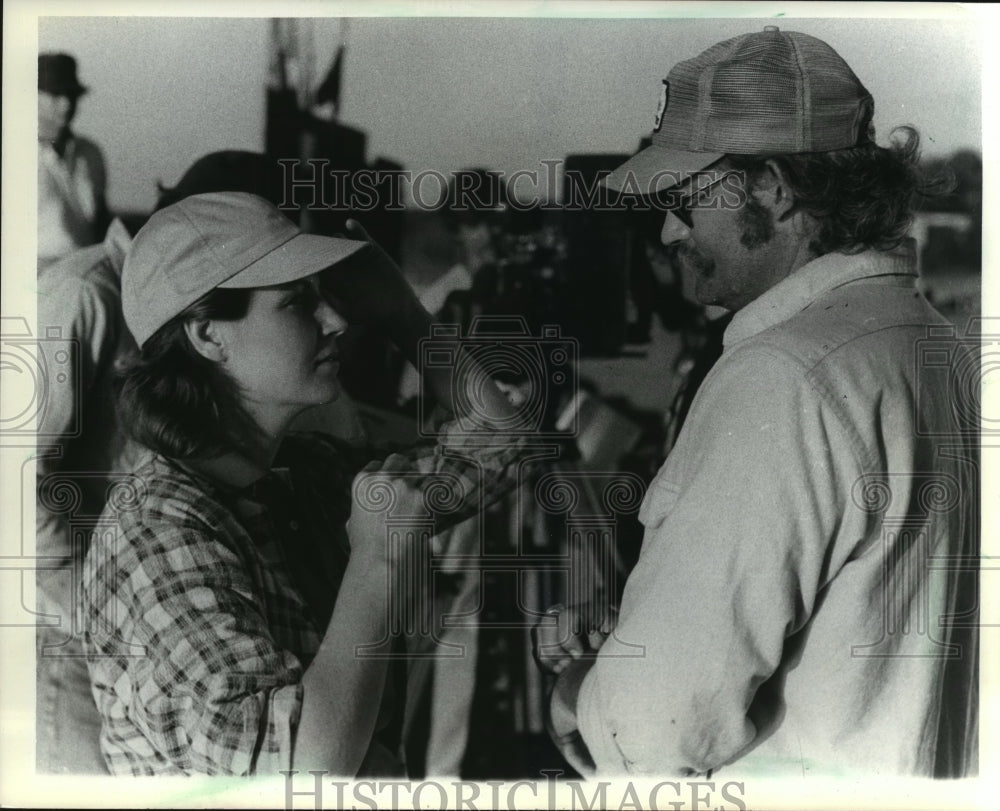 1992 Press Photo Lisa Eichhorn and director John Hanson on set of &quot;Wildrose&quot; - Historic Images