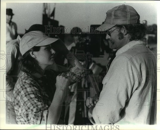 1992 Press Photo Lisa Eichhorn and director John Hanson on set of "Wildrose" - Historic Images