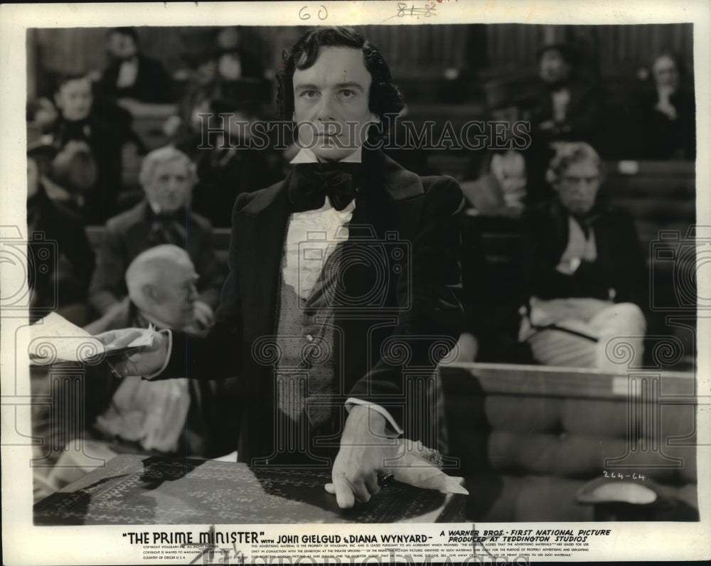 1942, "The Prime Minister" star John Gielgud - mjp16994 - Historic Images