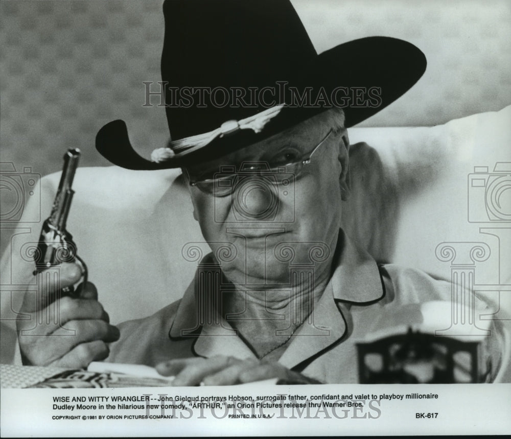 1986 Press Photo John Gielgud as Hobson in "Arthur" - mjp16999 - Historic Images
