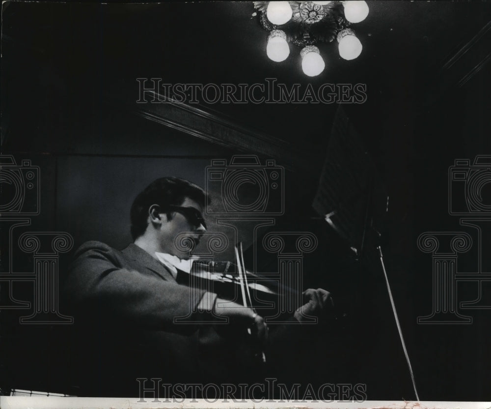 1970, Wrestler and Concert Violinist Frank Gianelli, Milwaukee - Historic Images