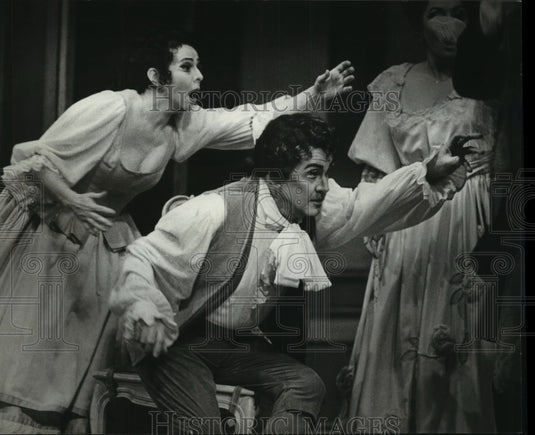 1982 Press Photo Gwenlynn Little, Donald Gramm in "The Marriage of Figaro", WI - Historic Images